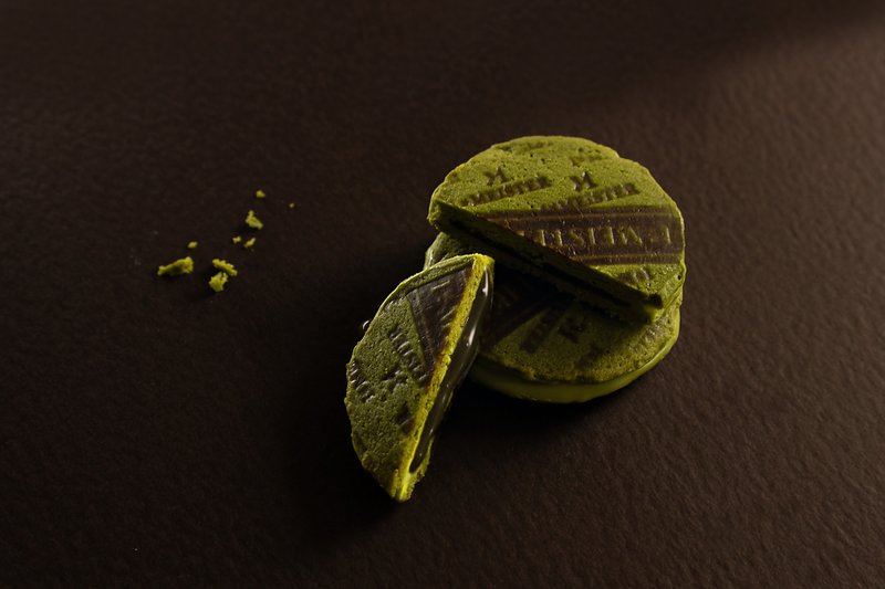 Japan Akai Bōshi Limited Edition 1st MEISTER Matcha Caramel Sandwich Cookies - 8 pcs - Cake & Desserts - Fresh Ingredients Gold